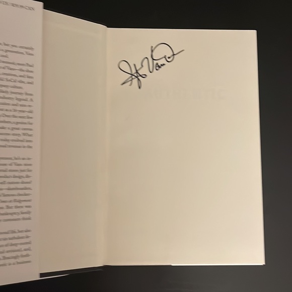 Signed vans book by Paul van doren - Picture 2 of 3